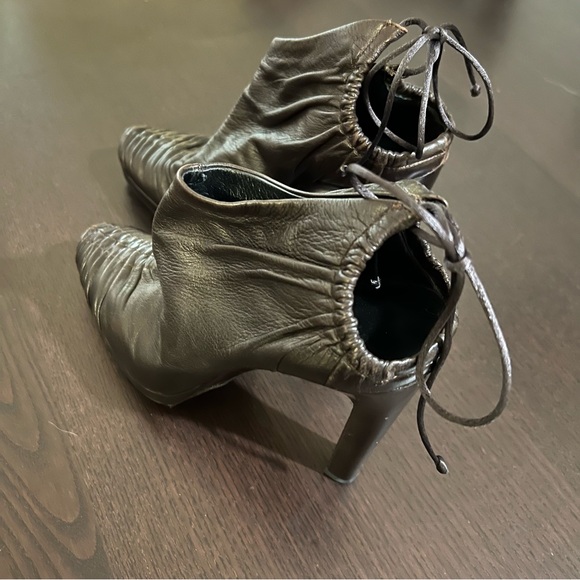 Gucci Brown Pleated Lambskin Leather Ankle Wrap Booties Size 37.5/US 7 - Picture 11 of 15
